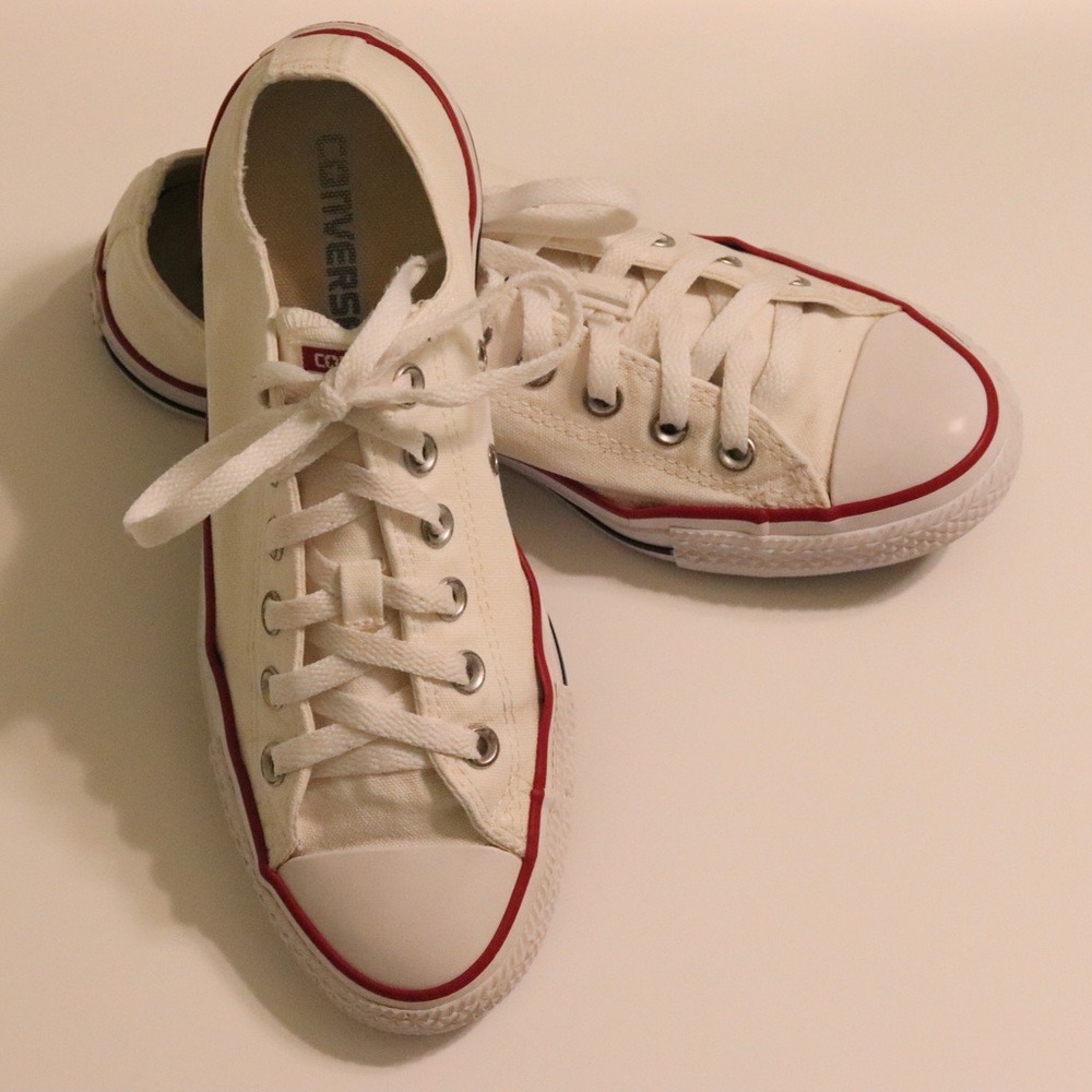 White Converse Chuck Taylor Sneakers - Size W8/M6